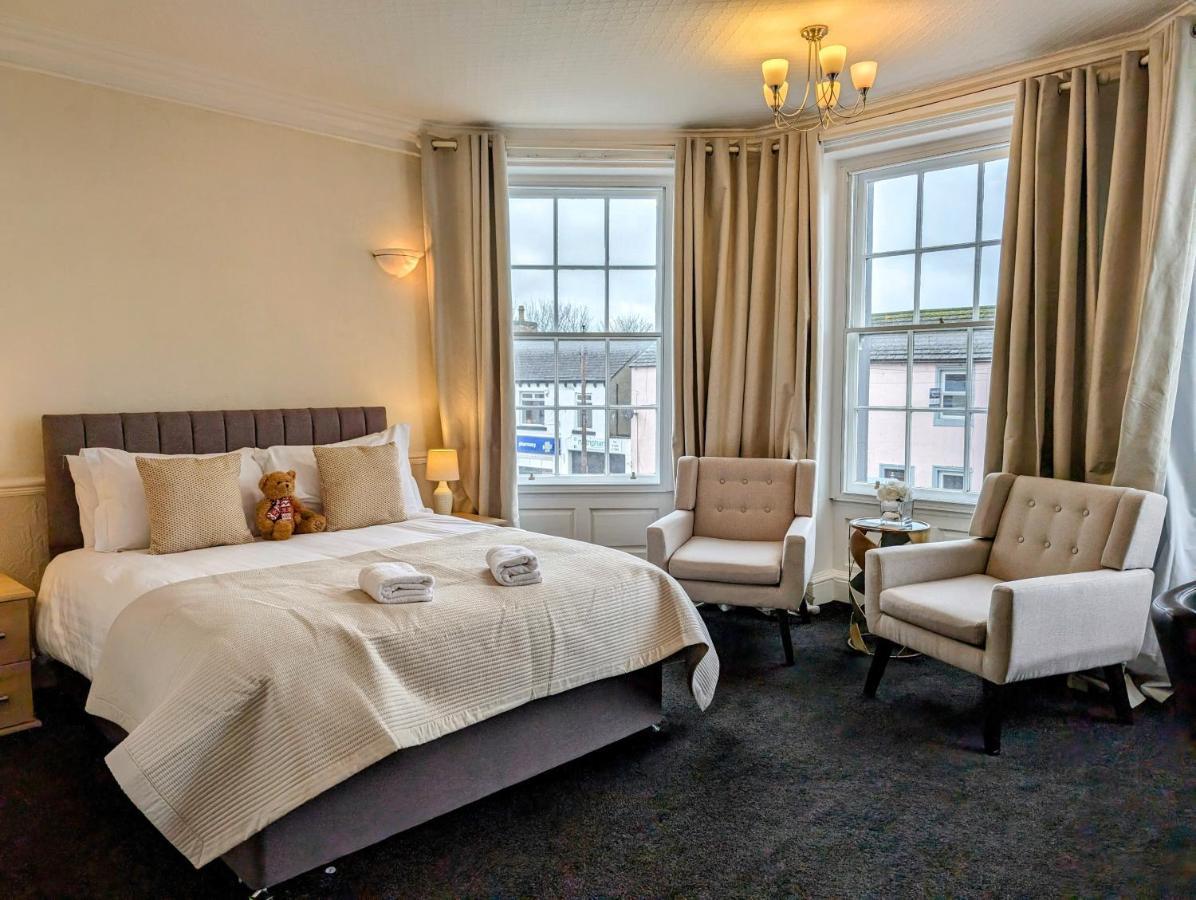 Graham Arms 3*