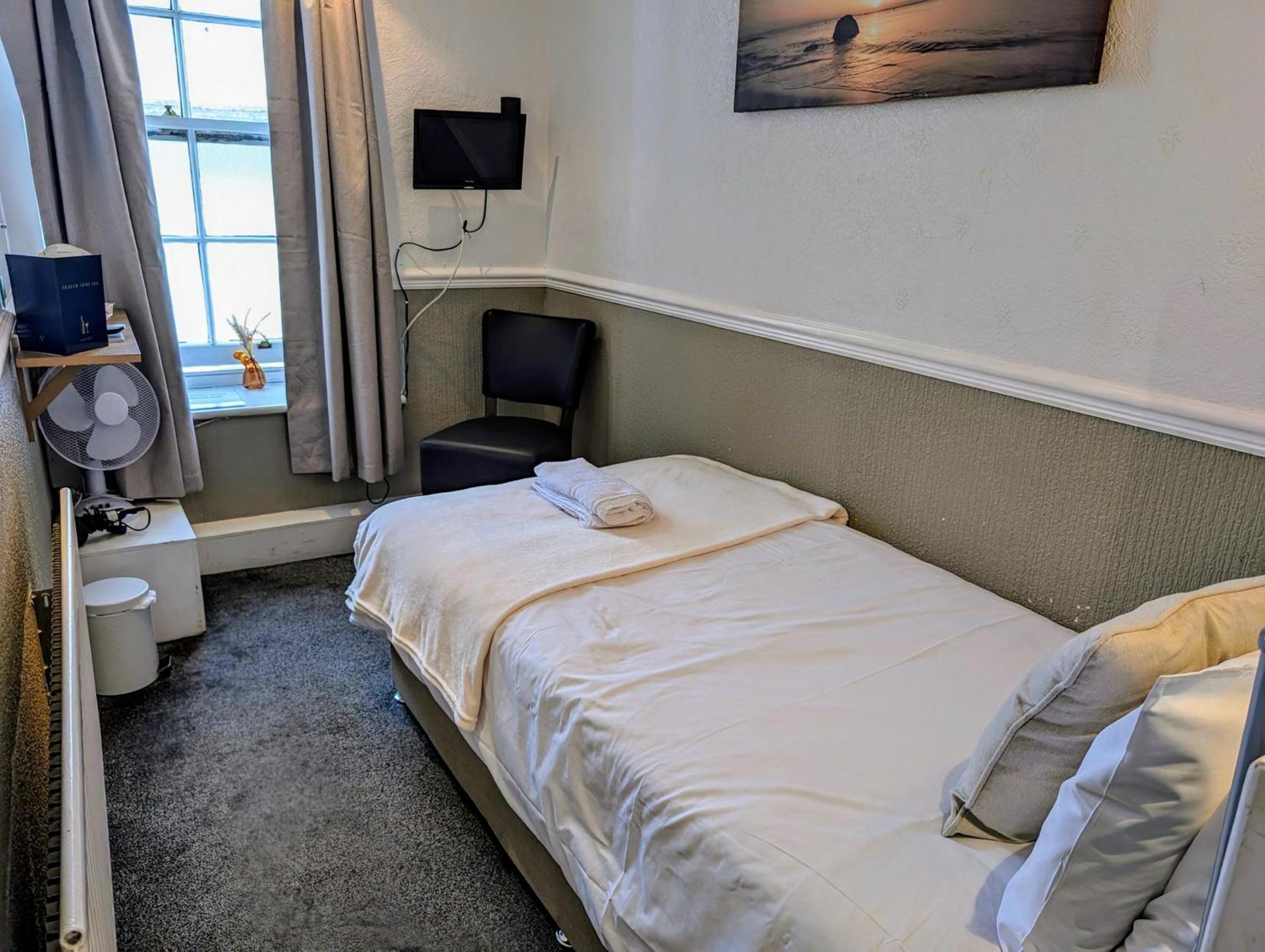 Graham Arms Hotel 3*
